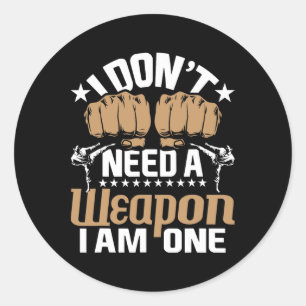 Sticker Rond Je n'ai pas besoin d'une arme, j'en suis une - Kar