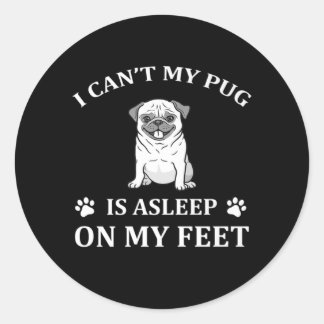 Sticker Rond Je ne peux pas que mon Carlin dorme sur mes pieds