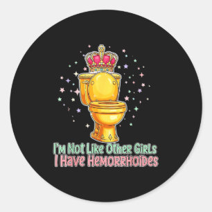 Sticker Rond Je ne suis pas comme les autres filles J'ai des hé