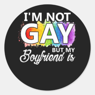 Sticker Rond Je ne suis pas gay mais mon petit ami est - Drôle
