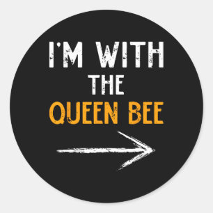 Sticker Rond Je suis avec le costume d'Halloween Couple Ma