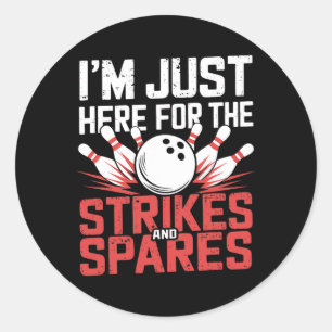 Sticker Rond Je suis juste là pour les frappes et le bowling de