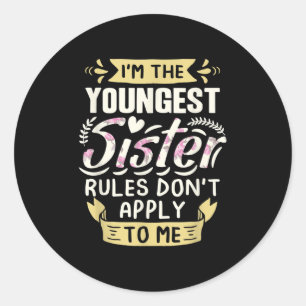 Sticker Rond Je suis la plus jeune, les règles de la sœur ne s'