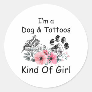 Sticker Rond Je Suis Un Chien Et Des Tatouages Type De Fille _1