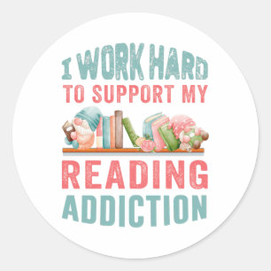 Sticker Rond Je travaille dur pour soutenir ma dépendance à la