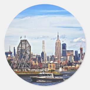 Sticker Rond Jersey City NJ - Bateau de la police près de l'hor