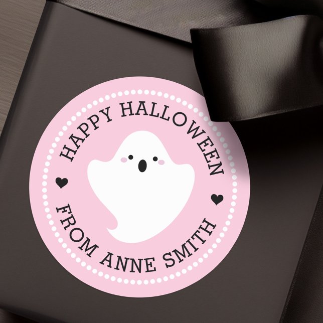 Sticker Rond Joli fantôme Joyeux Halloween de nom personnalisé  (Cute ghost Happy Halloween from custom name pink Classic Round Sticker)