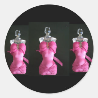 Sticker Rond Jolie bouteille de parfum Rosée en Robe Rose