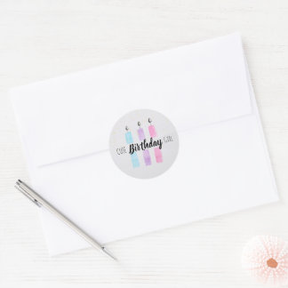 Sticker Rond Jolie fille d'anniversaire avec bougie