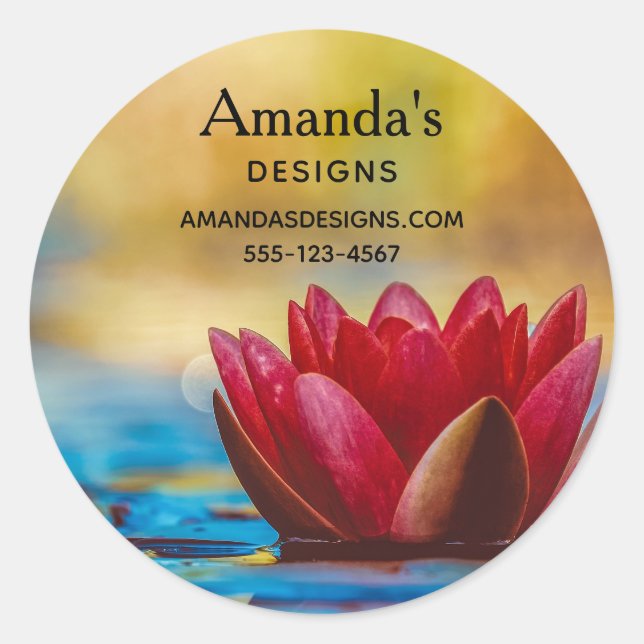 Sticker Rond Jolie photo d'une fleur de Lotus dans un étang (Devant)