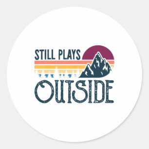 Sticker Rond Joue toujours à l'extérieur drôle vintage camping