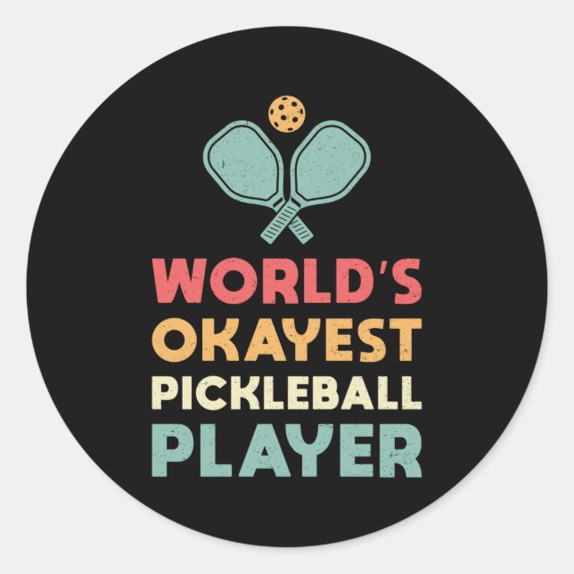 Sticker Rond Joueur de Pickleball Retro World's Okayest (Devant)