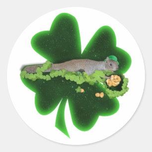 Sticker Rond Jour de la Saint-Patrick écureuil chanceux