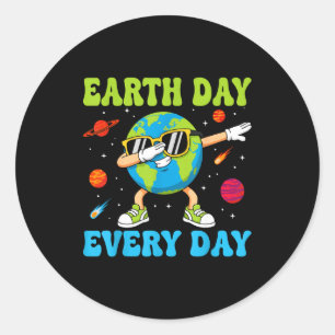 Sticker Rond Journée de la terre tous les jours drôle de dabbin