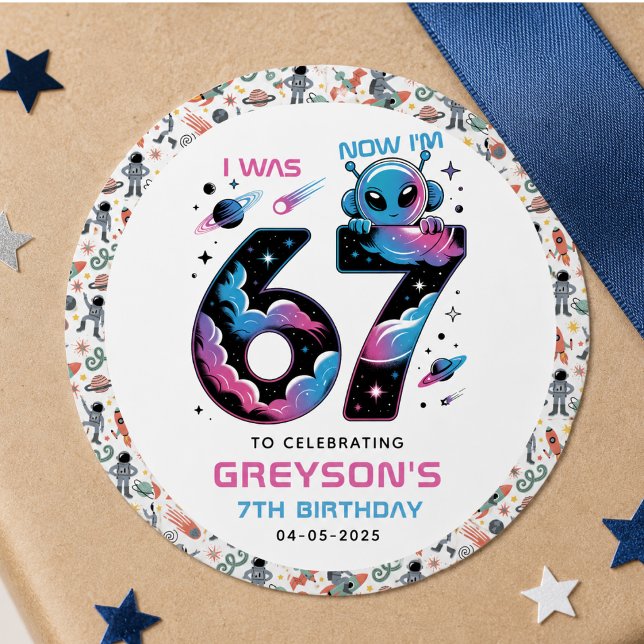 Sticker Rond Joyeux 7e Anniversaire Cute Space | Six et Sept An (Cute Space 7th Birthday | Six & Seven Year Old Classic Round Sticker)