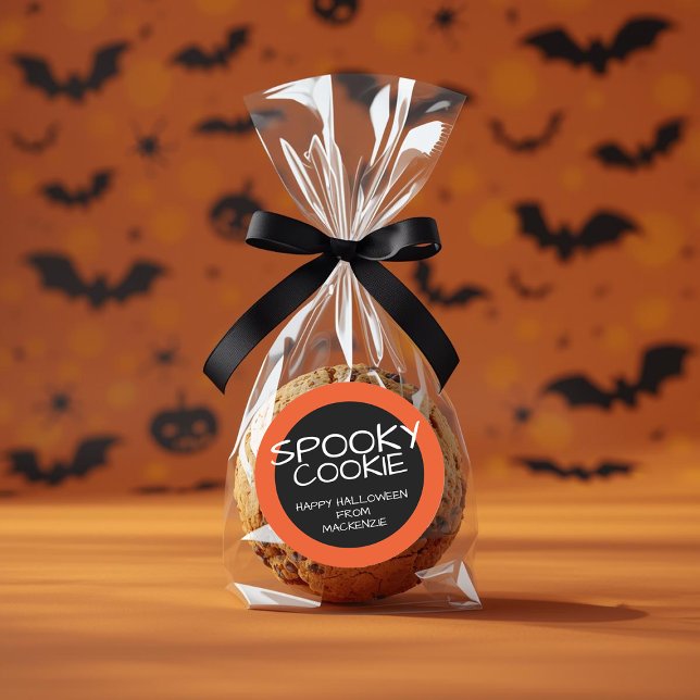 Sticker Rond Joyeux biscuit Éffrayant blanc orange Halloween (Happy Halloween Orange White Spooky Cookie Classic Round Sticker by Ricaso. Ideal for trick or treat)