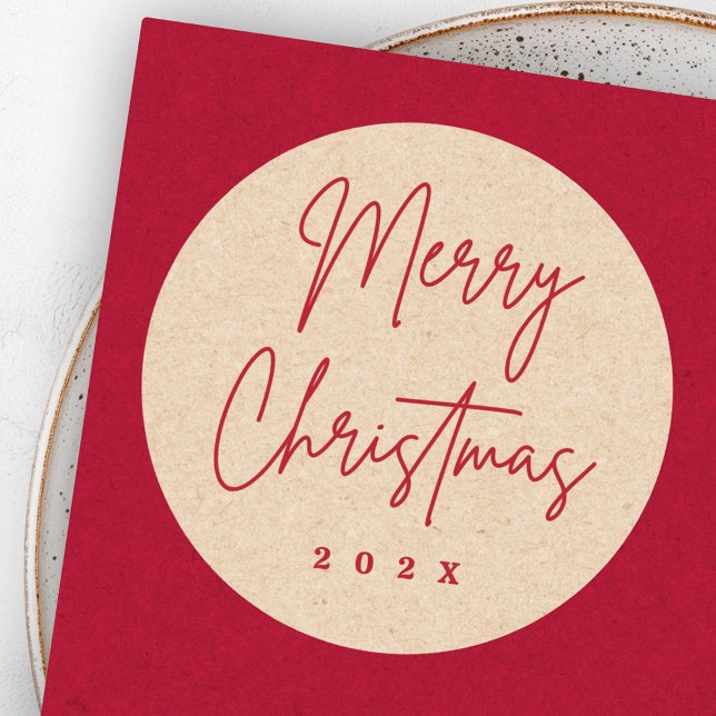 Sticker Rond Joyeux Noël manuscrit écriture rouge Kraft look (Merry Christmas handwritten script red Kraft look Classic Round Sticker)