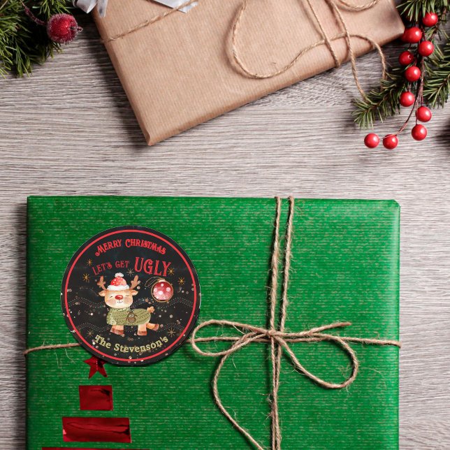 Sticker Rond Joyeux Noël & Rindeer doux (Merry Christmas & Ugly Sweater Reindeer Classic Round Sticker)