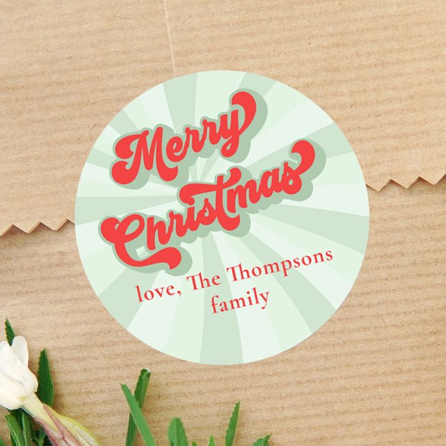 Sticker Rond Joyeux Noël Rouge Vert Whimsical Typographie (Merry Christmas cute typography festive red and green sticker.)
