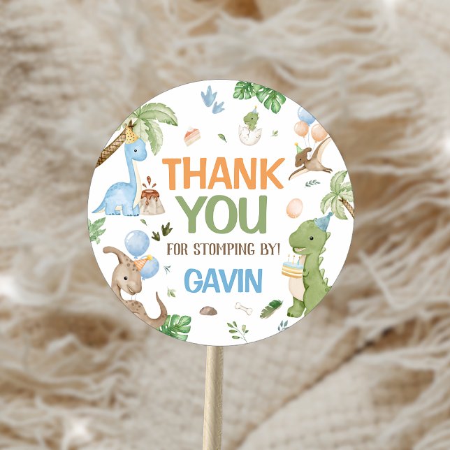 Sticker Rond Jurassic Cute Dinosaur fête d'anniversaire (Jurassic Cute Dinosaur Birthday Party Sticker
)