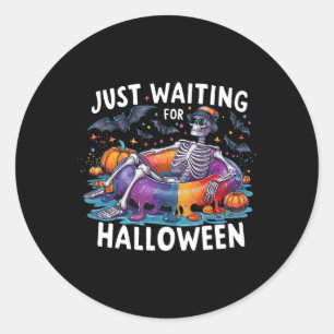 Sticker Rond Juste En Attendant La Saison Éffrayante D'Hallowee