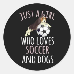 Sticker Rond Juste une fille qui aime jouer au football avec de