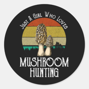 Sticker Rond Juste Une Fille Qui Aime La Chasse Aux Champignons