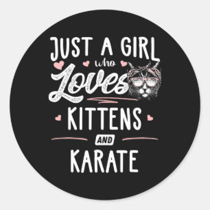 Sticker Rond Juste Une Fille Qui Aime Les Chatons Et Le Karate