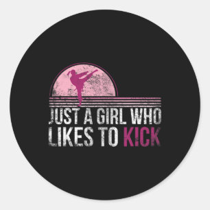 Sticker Rond Juste Une Fille Qui Aime Tuer Karate Arts Martiaux