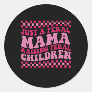 Sticker Rond Juste Une Maman Férale Qui Élevait Des Enfants Fér