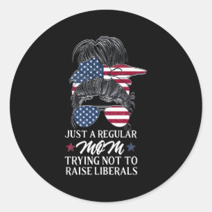Sticker Rond Juste Une Mère Régulière Essayant De Ne Pas Élever