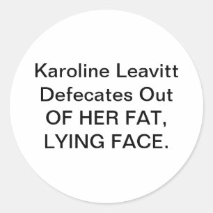 Sticker Rond Karoline Leavitt Défèque Hankamer Artjunkhaus Yuk