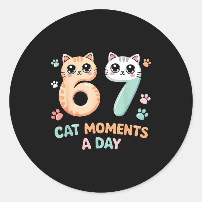 Sticker Rond Kawaii Cat Six Seven Alpha Gen Slang 67 Cat Moment (Devant)