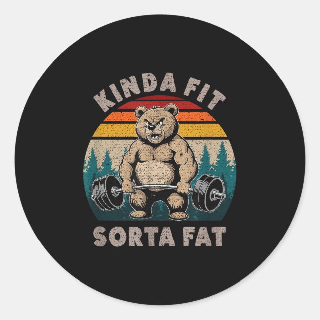 Sticker Rond Kinda Fit Sorta Fat - Funny Gym Bear Weightlifting (Devant)