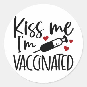 Sticker Rond Kiss Me Im Vacciné   Cute Covid Valentines Fun