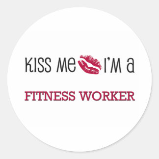 Sticker Rond Kiss Me Je suis un TRAVAILLEUR DE FITNESS