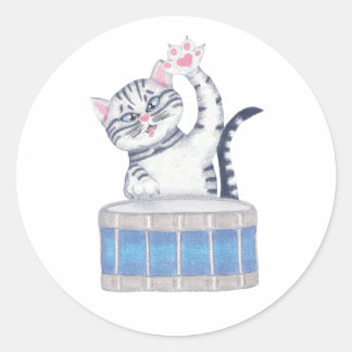 Sticker Rond Kitten Jouer un tambour
