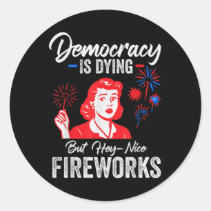 Sticker Rond La démocratie est en train de mourir mais hé les f