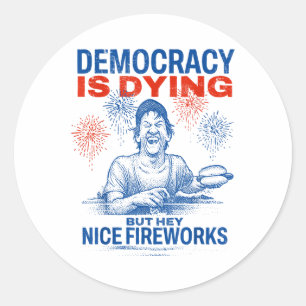 Sticker Rond La démocratie est en train de mourir, mais Hey Nic