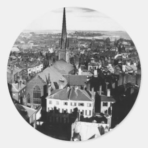 Sticker Rond La flèche ornementée d'une église à Boston
