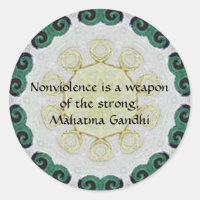 La non-violence est une arme des forts. - Gandhi