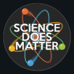 STICKER ROND LA SCIENCE EST IMPORTANTE<br><div class="desc">SCIENCE STICKERS. Des autocollants cool,  à la mode inspirés de la science,  conçus comme un cadeau pour tous les scientifiques,  professeurs de sciences,  étudiants en sciences,  bref,  n'importe quel geek scientifique dans votre vie (et qui vous inclut)! Conçu par Science Geekness© à l'adresse http://www.zazzle.com/sciencegeekness*</div>
