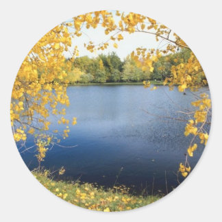 Sticker Rond Lac d'automne