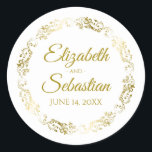 Sticker Rond Lacy Gold Filigree Élégant mariage Faveur<br><div class="desc">Ces beaux autocollants sont conçus pour coordonner avec notre Gold Foil Elegant Wedding Suite. Ils présentent du texte en or sur un arrière - plan blanc avec une bordure florale en faux feuille d'or. Le texte est entièrement personnalisable et contient les noms du couple mariage et la date du mariage....</div>