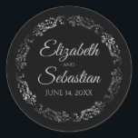 Sticker Rond Lacy Silver Filigree Élégant Mariage noir<br><div class="desc">Ces élégants autocollants de mariage présentent du texte de script gris pâle sur un arrière - plan noir avec une bordure florale en faux feuille argent en dentelle. Le texte est entièrement personnalisable et contient les noms du couple mariage et la date du mariage. Super comme des étiquettes de faveur...</div>