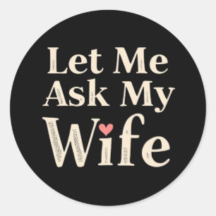 Sticker Rond Laissez-Moi Demander à Ma Femme – Badge Humoristiq