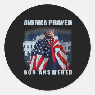 Sticker Rond L'Amérique de Trump a prié Dieu répondu