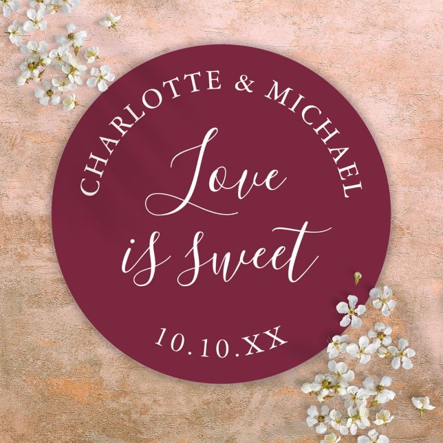 Sticker Rond L'Amour Bourguignon Est Un Mariage Sucré Faveur (Burgundy Love Is Sweet Wedding Favor Classic Round Sticker)