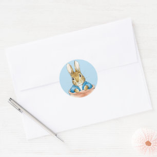 Sticker Rond Lapin classique assis dans une marmite