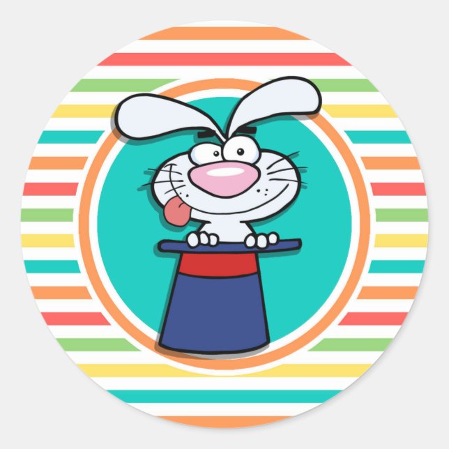 Sticker Rond Lapin en Casquette sur des rayures arc-en-ciel lum (Devant)